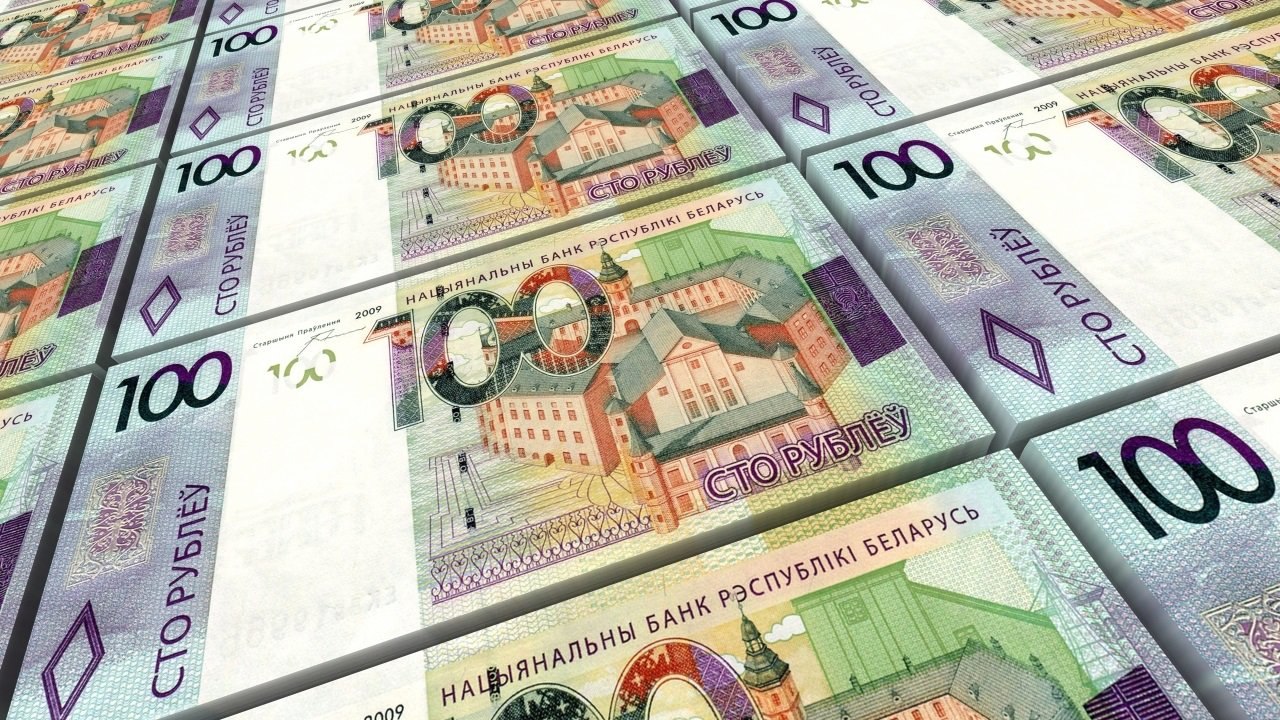 Нацбанк подсчитал потери белорусов от действий финансовых аферистов Финансовые потери клиентов белорусских банков от действий мошенников достигли существенных масштабов в III квартале 2025 года Сведения об этом представили в Национальном банке Подробности здесь myfin news