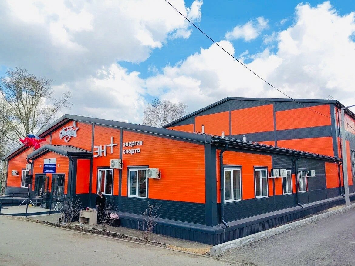 Спортивный комплекс «Победа» открылся в Приангарье В городе Черемхово состоялось открытие спортивного комплекса «Победа». Он возведен в рамках федерального проекта «Бизнес-спринт Я выбираю спорт ». Новый объект спорта — это расширение возможностей для занятий физической культурой и спортом, спортивной подготовки, воспитания подрастающего поколения и самореализации каждого. Спортивное сооружение имеет универсальный игровой зал, раздевалки, душевые, административные и вспомогательные помещения. В нем планируют проводить тренировки и соревнования по волейболу, баскетболу, мини-футболу и другим видам спорта, а также занятия фитнес-групп. Здесь будут тренироваться воспитанники спортивной школы «Черемховская», а также ученики близлежащих общеобразовательных школ. Читать далее: - подпишись Кстати, а вы хотите чтобы на этом канале появились новости о вашей компании? Это бесплатно! Подробнее здесь: