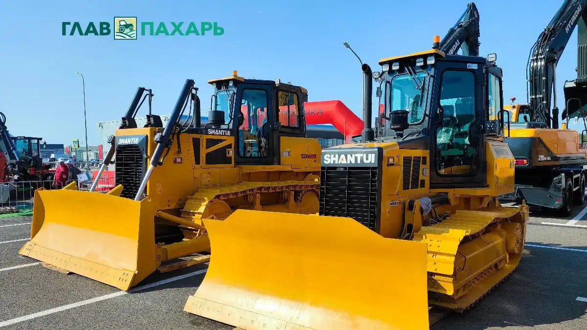 Кризис на рынке дорожно-строительной техники всё больше усугубляется    Продажи российской дорожно-строительной техники на внутреннем рынке в январе-июне сократились на 45,4% год к году, до 21,1 млрд руб.  Темпы падения рынка увеличились относительно первого квартала и января—мая, когда показатель достигал 36,6% и 41,3%. В июне продажи сократились еще заметнее — на 62,9% год к году, составив 2,7 млрд руб., — это худший результат с начала 2025 года.  С чем связано падение рынка и есть ли антикризисные меры - читайте в материале