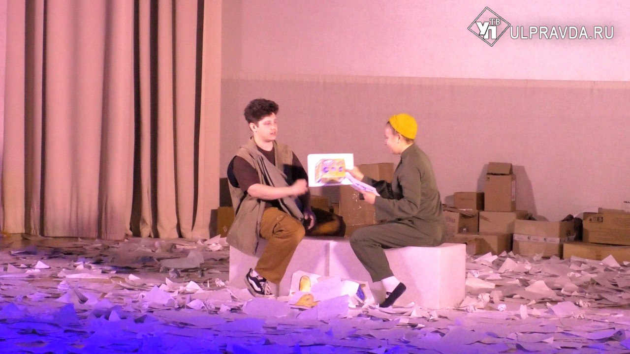 Актерская игра творческий подход и диалог со зрителем Каждый из критериев решающий для жюри В Ульяновске проходит финал регионального этапа фестиваля Театральное Приволжье Этот сезон стал рекордным по числу заявок 165 постановок от детских коллективов Экспертная комиссия определило тройку лучших За их игрой из зрительного зала наблюдала и наша съёмочная группа