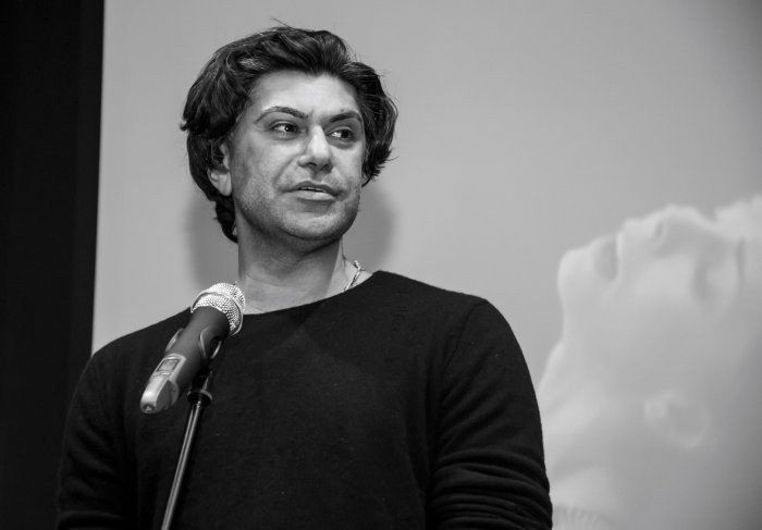 Цискаридзе напомнил о необходимости дресс кода в театрах Николай Цискардзе ректор Академии балета им Вагановой высказался о необходимости введения дресс кода в театрах Народный артист считает что к этому должно приложить руку Минкультуры сообщает ТАСС Везде должна быть какая то определенная логика внешнего вида Допустим в храм нельзя же входить в шортах и с оголенными плечами Это неприлично и в принципе вас не пустят То же самое в театр Нельзя приходить в шлепках нельзя приходить в шортах Это просто уважение одного человека к другому и к тому месту где он находится Видимо Министерство культуры России тоже должно приложить к этому руку чтобы эти правила издать сказал Николай Цискаридзе общаясь с журналистами на марафоне общества Знание в Москве Фото Александра Авдеева Подписаться на Театрал Поддержать донатом