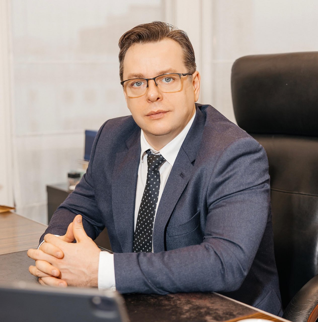 Новым советником врио губернатора Курской области стал Александр Терновцов Александр Хинштейн отметил, что он будет работать на общественных началах и займётся взаимодействием с некоммерческими организациями. Александр Терновцов является членом Общественной палаты РФ. Инициатива его назначения исходила от общественников. — Я считаю, что это полезно. И в целом, давайте такую практику развивать, назначая на внештатные должности советников руководителей региона людей по направлениям, которые авторитетны в своей среде, которые действительно оказывали бы помощь, — подчеркнул глава региона.