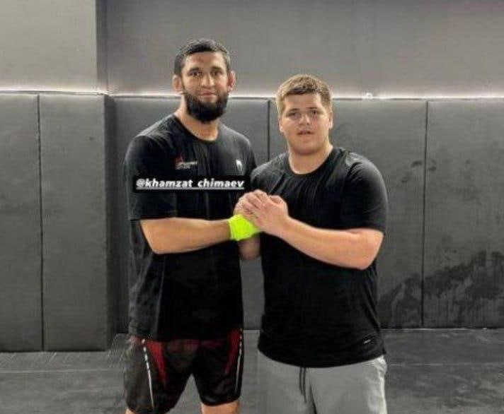 В ДТП с Адамом мог пострадать Хамзат Чимаев Сообщается что в автомобиле вместе с Адамом мог находиться боец UFC Хамзат Чимаев получивший тяжёлые травмы При этом в мессенджерах распространяются сообщения о его гибели однако официальных подтверждений этой информации на данный момент нет Прислать новость   Подпишись на нас в соцсетях Подпишись на BT News