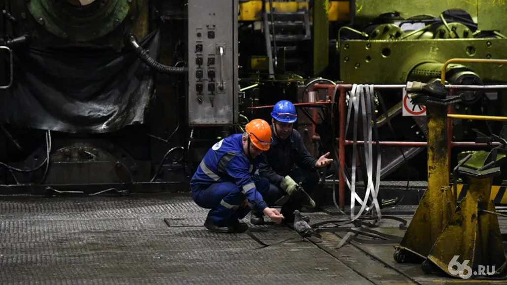 Зарабатывать 200 тысяч рублей в месяц начнет половина специалистов из Свердловской области Но придется подождать по подсчетам экономистов это произойдет не раньше чем через восемь лет сообщили РИА Новости Раньше всех светлое и богатое будущее настанет в Ямало Ненецком и Чукотском автономных округах и в Татарстане около шести лет А в Ингушетии и Чечне лишь в 2045 м и 2048 м А вы уже видели зарплату в 200 тысяч рублей да только на картинках   на связи в TG MAX VK
