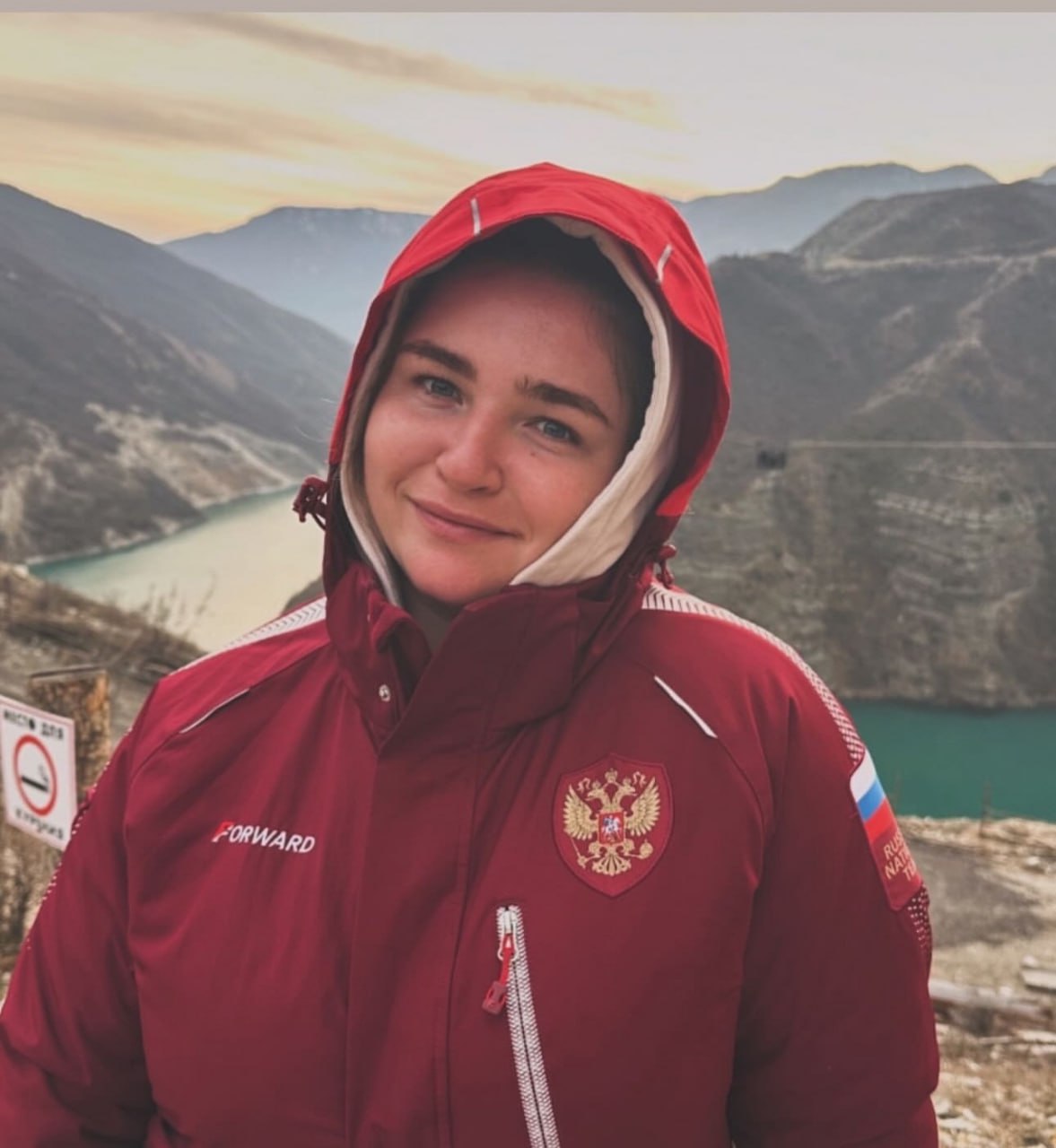 «Я оставила бокс!»: Кристина Ткачёва завершила спортивную карьеру Уроженка Бичурского района переехала в Каспийск, где приняла ислам. Эти изменения, по ее словам, никак не связаны с уходом из большого спорта. - Я оставила бокс! На счет этого у меня давно были мысли, и близкое окружение это знало. Не нужно это связывать с тем, что я приняла ислам. Вообще это все не взаимодействовало между собой: принятия веры и окончанием карьеры. Не нужно здесь искать какой-то подвох, что это как-то связано, - пишет Кристина. Судя по сообщениям в соцсетях, сейчас Кристина работает тренером в местном фитнес-клубе, где делится своим опытом с детьми. Напомним, Кристина завершила карьеру мастером спорта международного класса, четырехкратной чемпионкой России, двукратной финалисткой Европы и бронзовым призером чемпионата мира по боксу.