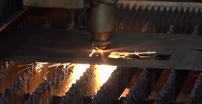 Открытие новых производств запланировано на 2026 год в Забайкалье По информации краевого Минэкономразвития работу должны начать завод крупнопанельного домостроения производства металлоконструкций производства промышленных газов производства керамического кирпича и производства бетонных изделий Всего в 2024 2025 годах в регионе было поддержано 27 проектов в сфере обрабатывающих отраслей промышленности Создано 200 рабочих мест в строительной пищевой металлообрабатывающих отраслях