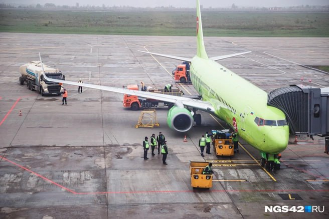 ⏺Компании S7 Airlines стало дорого обслуживать прямой авиарейс «Москва-Новокузнецк» после открытия нового терминала Представитель перевозчика рассказал , что временно приостановить полеты пришлось из-за увеличения цен в аэропорту Новокузнецка. Стоимость обслуживания изменилась именно после возведения нового здания. Несмотря на двойное удорожание, компания решила вновь запустить самолеты из Москвы в Новокузнецк. Первый лайнер вылетит 22 июля и будет перевозить туристов, пока пик летних отпусков не пройдет. ⏹ Подписаться Прислать новость