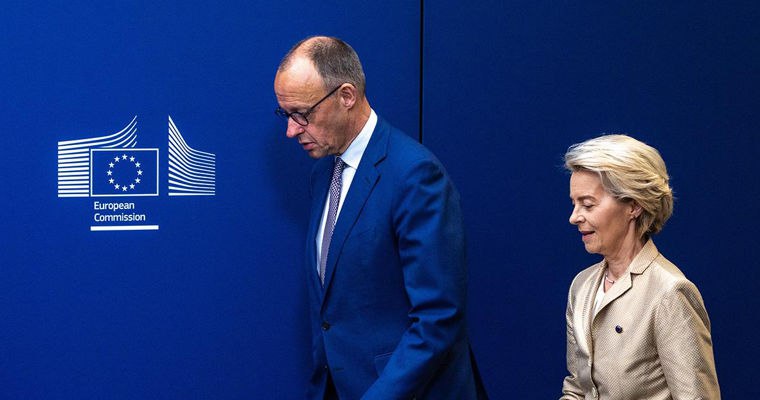 СМИ Мерц обдумывает кандидатуру фон дер Ляйен на пост президента Германии Канцлер Германии Фридрих Мерц размышляет над тем чтобы на следующих выборах президента страны в 2027 году предложить кандидатуру действующего президента Еврокомиссии Урсулы фон дер Ляйен