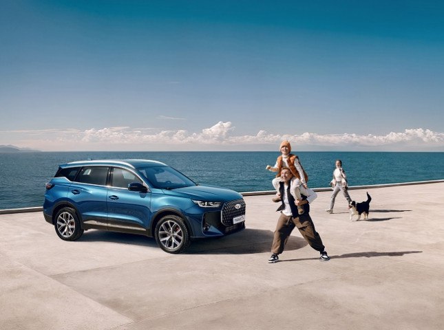 В России стартовали продажи Chery Tiggo 7L с полным приводом Бренд Chery начинает в России продажи полноприводной версии кроссовера Tiggo 7L, сообщает пресс-служба автопроизводителя. Рекомендованная розничная цена новинки - от 2 880 000 рублей. Подробнее на сайте autostat.ru