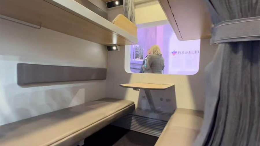 РЖД показали макет нового плацкарта с полками длиной 1 9 метра Вагоны появятся в 2027 году