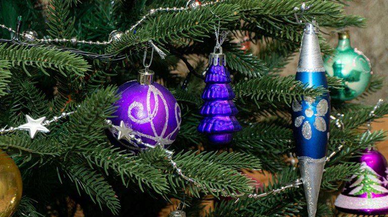 Каждый второй житель Брянска одинаково рад дарить и получать подарки   guberniya tv obshhestvo 324111 Каждый двенадцатый респондент в принципе не любит связанные с подарками традиции Больше скептиков замечено среди мужчин ƃℾ подписаться прислать новость