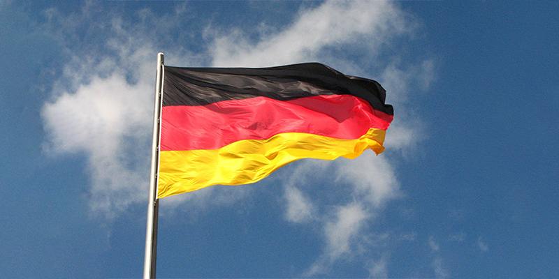 Германия с 1 июля 2025 года отменит процедуру подачи апелляции ремонстрации на отказ в визе. Это решение МИД Германии основано на пилотном проекте, показавшем, что отмена ремонстраций позволяет перераспределить ресурсы и ускорить обработку заявлений на визы. При этом сохраняется возможность подачи нового заявления или обращения в суд.