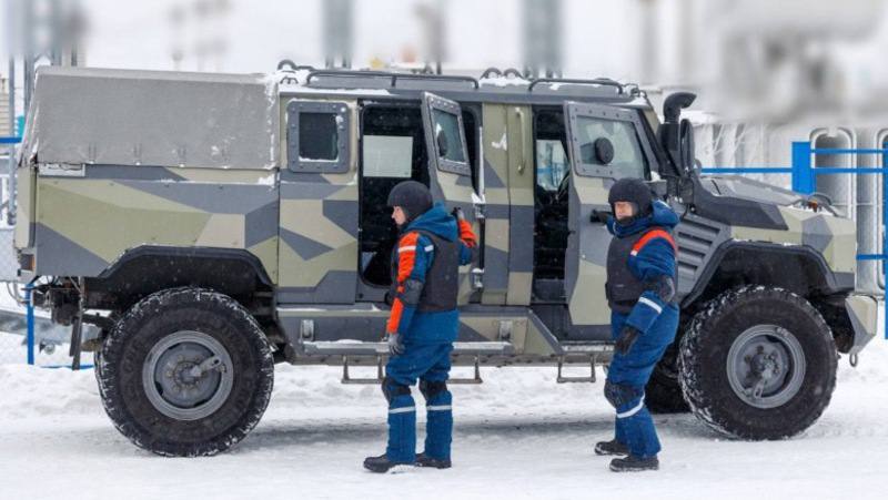 Пять бронированных автомобилей получат приграничные муниципалитеты области  Пять бронеавтомобилей передадут Краснояружскому, Борисовскому, Грайворонскому, Волоконовскому, Валуйскому районам и округам 10 марта. Об этом сообщил губернатор.  «Понимаем, что напряжение большое, много атак, в первую очередь, со стороны БПЛА. Много раненых, есть погибшие, поэтому для выполнения различных задач и эвакуации населения, передвижения в особо опасных сёлах главам нужна дополнительная помощь»,  отметил Гладков.   Всего для работы в приграничье задействованы более 40бронеавтомобилей. В феврале пять бронеавтомобилей передали отрядам «Барс-Белгород», «Орлан» и МЧС.     Прислать новость