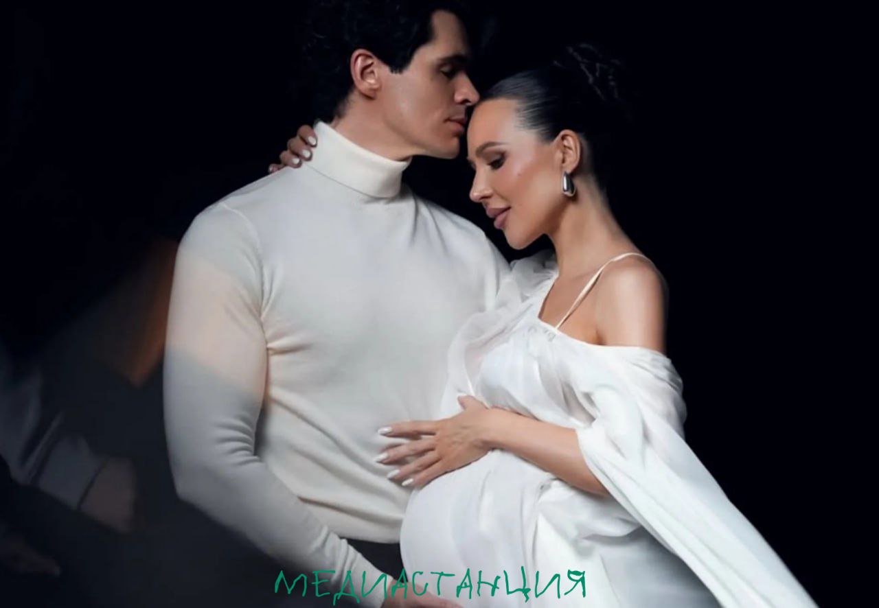 У Лерчек изъяли 46 млн рублей и гору ювелирки но биться защита решила именно за побрякушки Адвокаты на полном серьезе попросили вернуть Cartier и Rolex ведь блогер сейчас лишена возможности зарабатывать У ее танцора деньги очевидно есть только на фотосессии с животом Видимо бриллианты планировали зашить в стулья менять на гречку но суд идею не оценил и оставил все следствию Тот случай когда лучшие друзья девушек и под арест отправились вместе с хозяйкой ну почти mediastanciacom