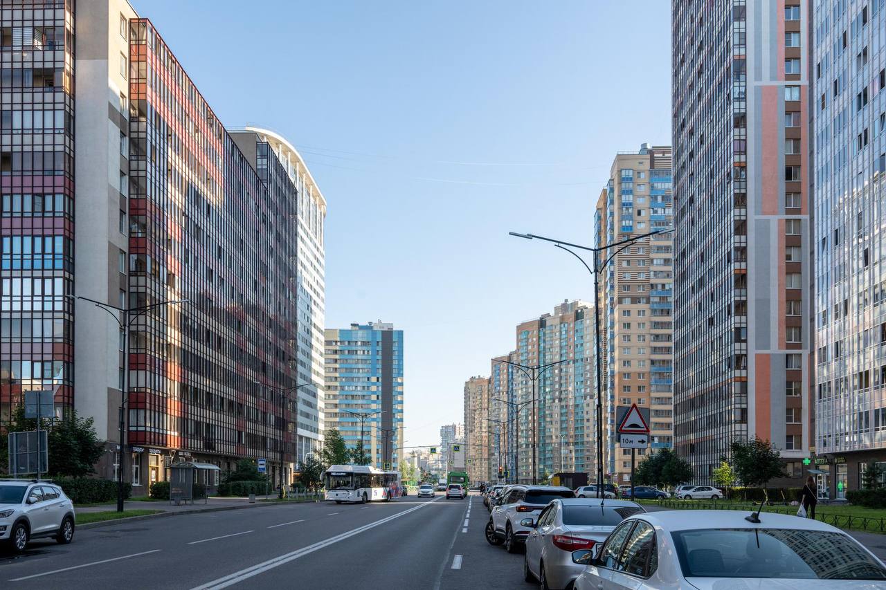 Метро в Кудрово должны открыть в 2029 году заявил губернатор региона Александр Дрозденко в ходе прямой линии с жителями Он уточнил что городские власти называют различные сроки но текущей датой обозначен именно 2029 год Глава Ленобласти подчеркнул что регион со своей стороны обязуется выполнить все работы по подготовке необходимой сопутствующей инфраструктуры включая подъездные пути развороты и стоянки Михаил Тихонов ДП Подписаться на ДП в Telegram MAX