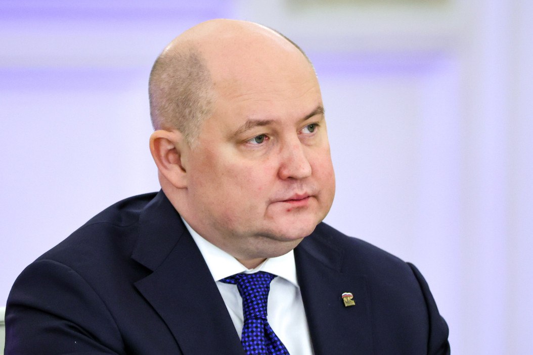 Действующий губернатор Севастополя Михаил Развожаев выдвинут на выборы главы региона от партии «Единая Россия»  Соответствующее решение принято на конференции севастопольского отделения партии. В начале июня руководство регионального отделения партии одобрило кандидатуру Развожаева. Выдвижение может состояться только при поддержке кандидатуры членами партии на конференции отделения.  «Развожаев Михаил Владимирович. «За» - 51, «против» - 0», - озвучила итоги голосования председатель счетной комиссии Елена Никулина.  Она уточнила, что в голосовании принял участие 51 участник конференции. Таким образом, кандидатура Развожаева поддержана единогласно.