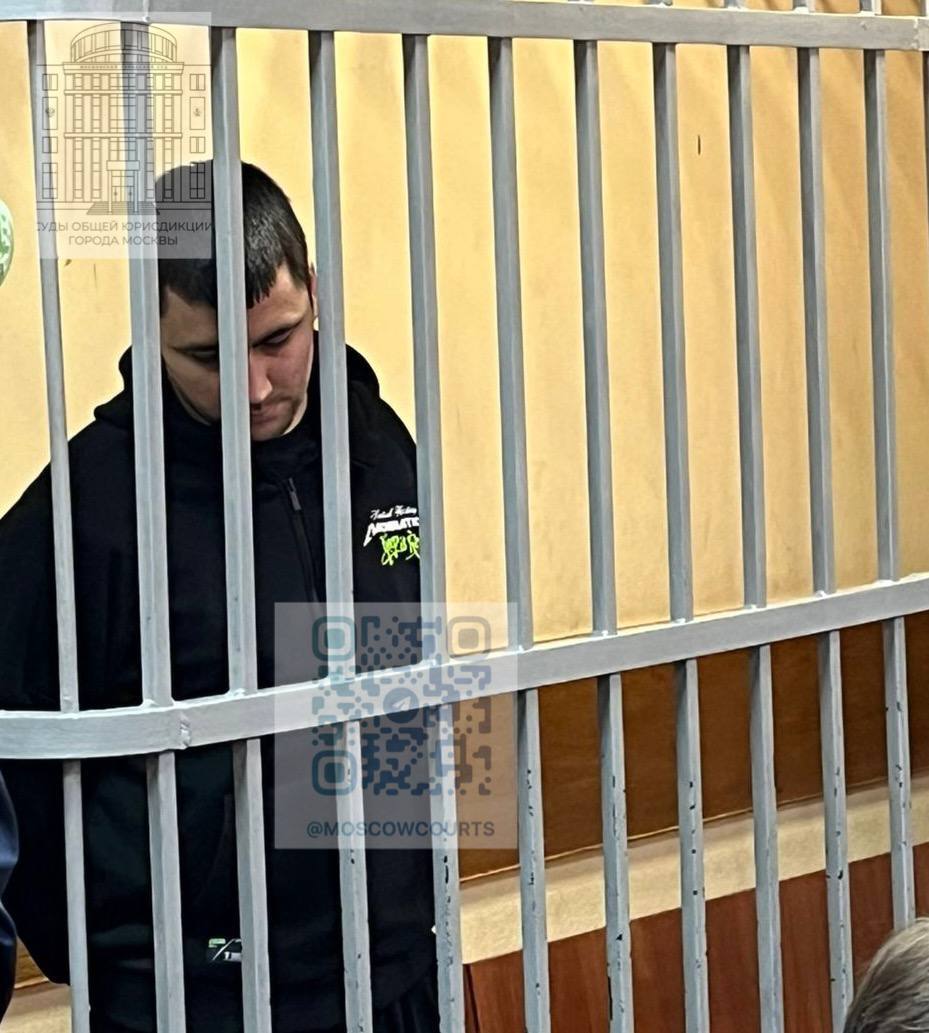 Суд в Москве приговорил к 6 годам колонии блогера Андрея Сидоропуло из Краснодарского края Его признали виновным в мошенничестве и легализации денежных средств в особо крупном размере полученных преступным путем Сидоропуло был задержан в 2024 году правоохранителями по факту мошенничества связанного с продажей образовательных курсов Он представлялся автором разработанной им программы обучения аналогов которой нет гарантируя высокий и легкий заработок и многое другое но исполнять эти обязательства он не собирался От преступных действий пострадали 40 человек ущерб превысил 8 3 млн рублей Чтобы легализовать денежные средства Андрей приобрел Lamborghini за 22 млн рублей который оформил на бабушку Блогер вину признал и раскаялся а также возместил ущерб потерпевшим в размере 8 3 миллиона рублей Кубанские Новости Мы в MAX