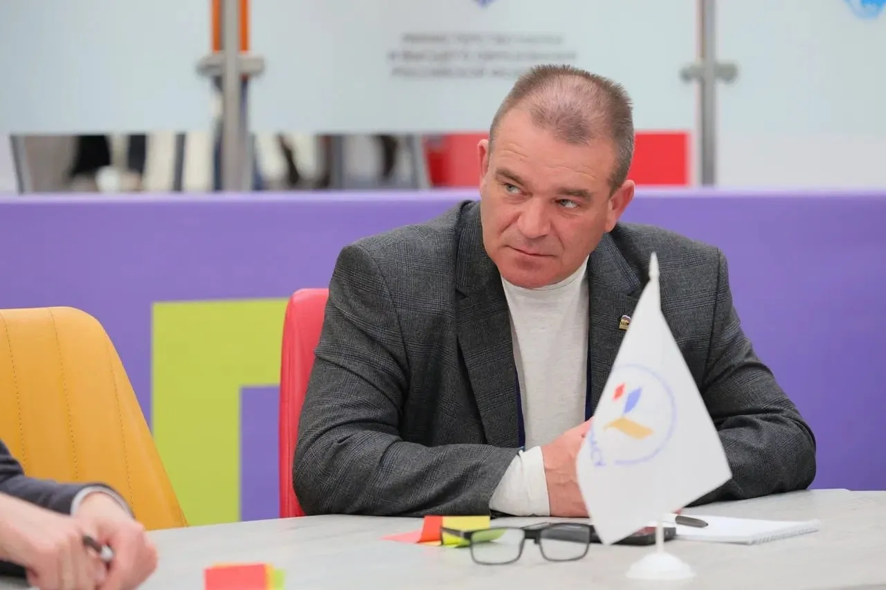 Александр Васильевич Кузнецов назначен временно исполняющим полномочия главы городского округа Иловайск Соответствующий Указ 212 от 20 апреля 2026 года подписал Глава ДНР Денис Пушилин Документ вступает в силу со дня его подписания Его полномочия продлятся до дня избрания главы муниципального образования городского округа Иловайск и его вступления в должность Ассоциация Совет муниципальных образований ДНР поздравляет Александра Васильевича с назначением ВАРМСУ СМО ДНР Подписывайтесь ВАРМСУ СМО ДНР Подписывайтесь