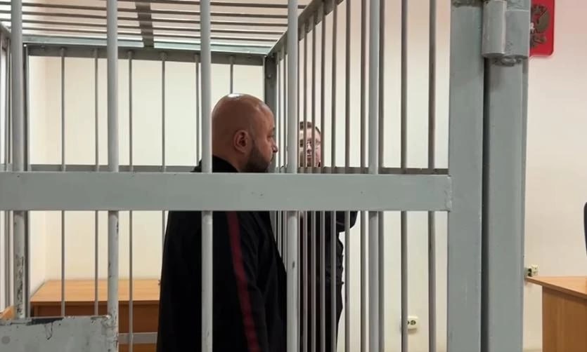 Обвиняемый в получении взяток от студентов ректор УралГУФка останется под стражей Сторона защиты в апелляции предлагала вариант изменения меры пресечения на домашний арест под залог в два миллиона рублей. По версии следствия, в период с первого по 27 июня прошлого года ректор Евгений Черепов договорился со студентом института о получении взятки в размере 200 тысяч рублей. ПОДРОБНЕЕ URALPRESS.RU
