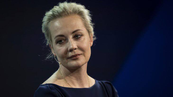 Юлия Навальная объявила кампанию против Единой России перед выборами в Госдуму Навальная отметила что в России нет честных выборов Она считает что президент РФ Владимир Путин будет использовать выборы которые пройдут в сентябре 2026 года как пропагандистское шоу о всенародной поддержке Навальная и ее сторонники предлагают говорить с избирателями о том что обещала Единая Россия и чего достигла на самом деле А еще мы расскажем и покажем какой на самом деле могла бы быть Россия мирной процветающей и счастливой Благо у нас идей много И программа будет рассказала Навальная Гуд Афтенун Новости
