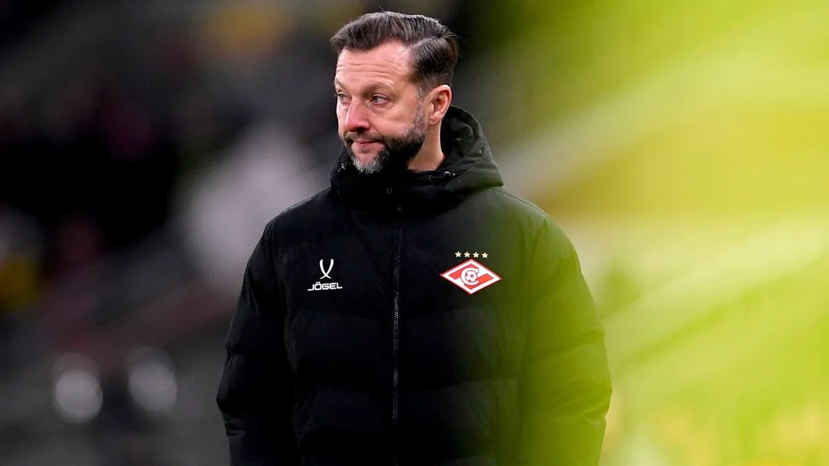 Спартак и московское Динамо объявили стартовые составы на матч 18 го тура РПЛ Спартак Максименко Ву Джику Дмитриев Денисов Барко Солари Маркиньос Умяров Фернандеш Угальде Динамо Лунев Маричаль Фернандес Скопинцев Осипенко Бителло Фомин Нгамале Сергеев Тюкавин Гладышев