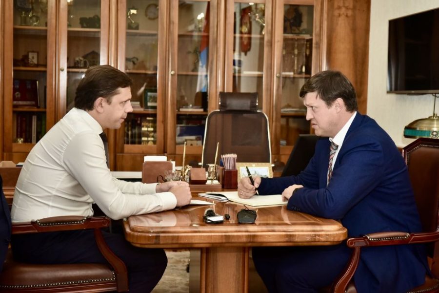 Клычков поручил начать в сентябре контрактацию лекарственных препаратов для орловских льготников на 2026 год Такое поручение глава региона дал в рамках рабочей встречи с заместителем губернатора Орловской области по социальной политике Алексеем Берестовым.