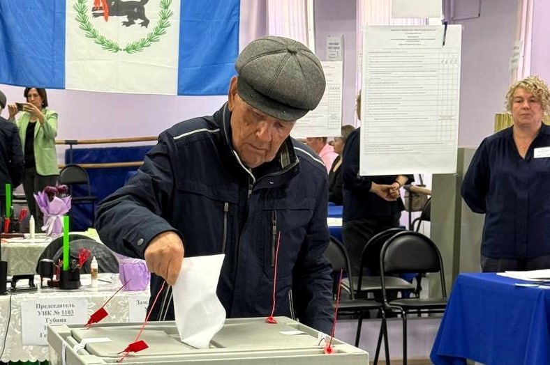 На выборах в Госдуму в 2026 году в Иркутской области голосование пройдет по классической схеме с использованием обычных бюллетеней Дистанционное электронное голосование ДЭГ применяться не будет ДЭГ подвергается критике со стороны оппозиционных партий которые считают процедуру непрозрачной   Подпишитесь на Иркутск политический