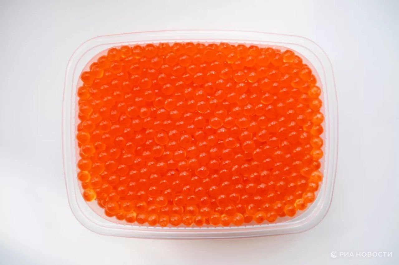 Крупнейшими покупателями российской красной икры в 2025 году стали Казахстан 25 Белоруссия 19 и Япония 15 сообщают РИА Новости
