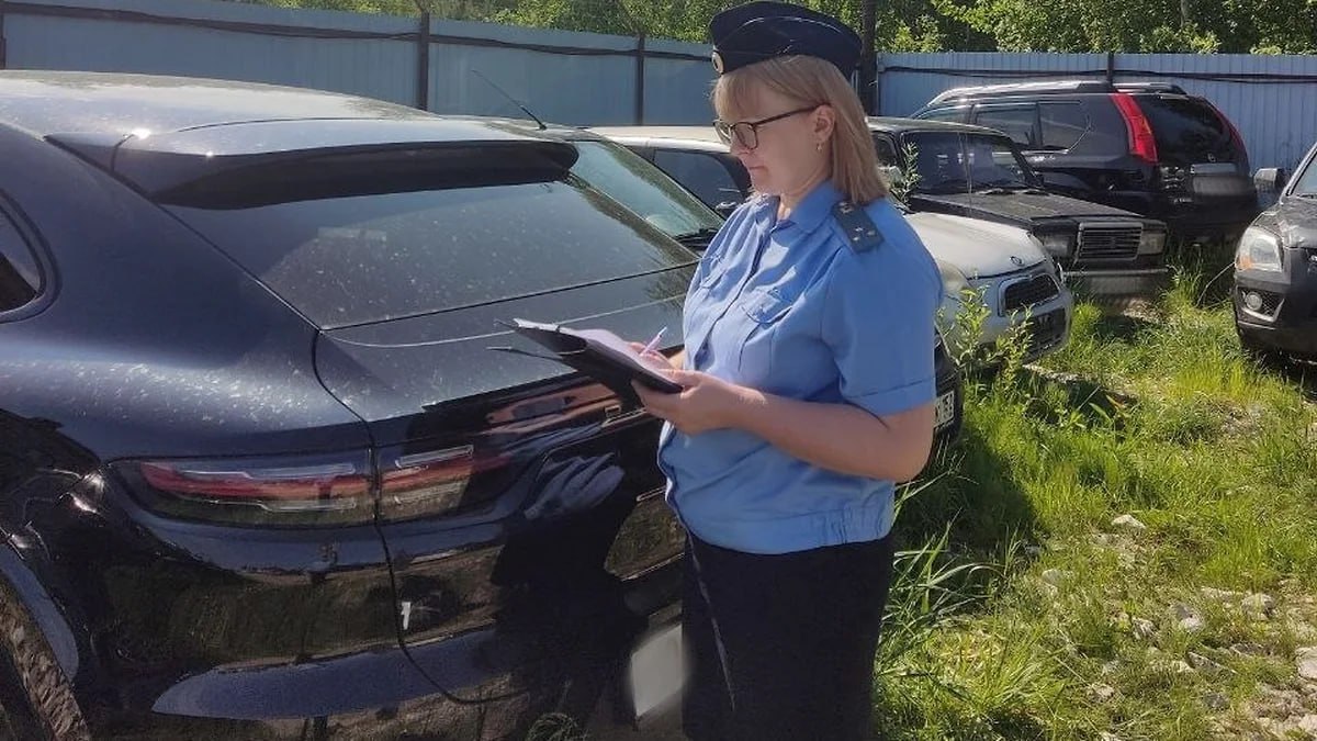 Конфискованный у нижегородца Porsche Cayenne передали на нужды СВО Его владельца привлекли к уголовной ответственности за повторное вождение в нетрезвом виде. «Представители Минобороны РФ посчитали, что спортивный кроссовер послужит достижению целей специальной военной операции»,— говорится в сообщении судебных приставов. Фото: ГУ ФССП по Нижегородской области Подписывайтесь на «Ъ-Приволжье» Оставляйте «бусты»