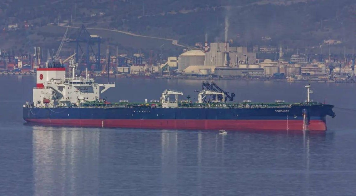 Розлив нефти с турецкого судна произошел возле берега Новороссийска В море вылилось более тонны нефтепродуктов Розлив произошёл во время погрузки нефти в пяти километрах от берега на танкере T SEMAHAT под турецким флагом Судно пришло в Новороссийск из порта Кёрфез infostreams