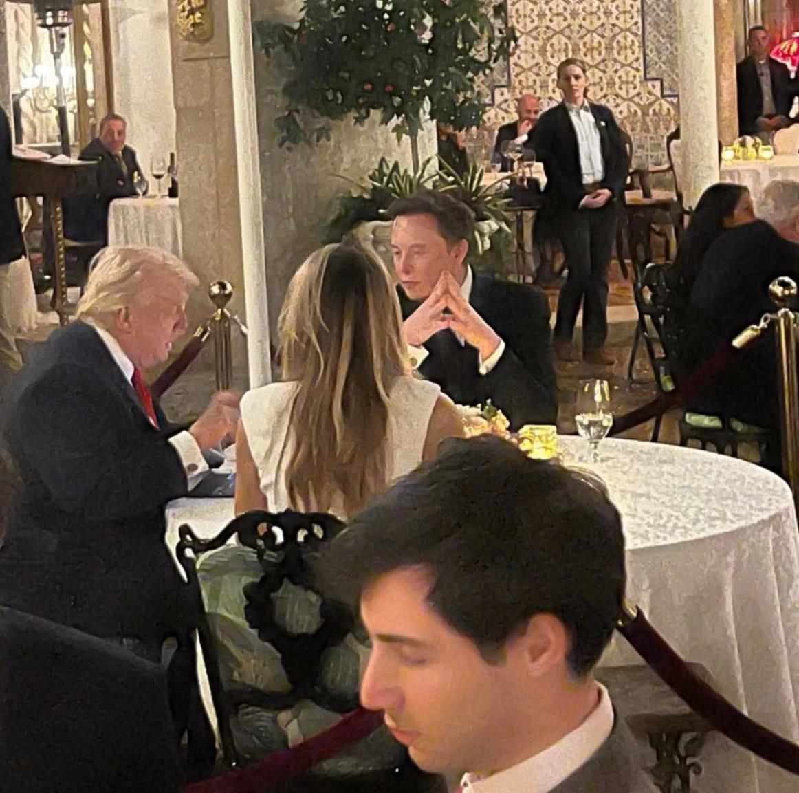 Маск опубликовал фото совместного ужина с Трампом и Меланией Прекрасно поужинали с президентом США и первой леди 2026 год будет потрясающим подписал Маск фотографию