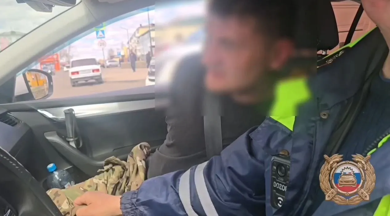 Решил притвориться иностранцем во избежание ответственности нетрезвый участник массового ДТП в Иркутской области Отвечая на вопросы по факту произошедшего автомобилист вдруг стал разговаривать на непонятном языке который как оказалось после он придумал сам Вскоре запас выдуманных слов закончился нарушитель перешел с тарабарского на привычный русский и рассказал какие алкогольные напитки употреблял перед тем как сесть за руль Видео и прямая речь в нашем канале в МАХ