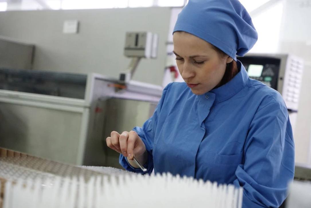Отечественное фармпроизводство выходит на новый этап развития Публичное акционерное общество Озон Фармацевтика объявило о росте количества акций в свободном обращении После проведения SPO вторичное публичное предложение количество акций компании выросло до 14 процентов На заседании 28 августа 2025 года эти изменения закрепил Индексный комитет Московской биржи Новые базы расчета индексов вступят в силу 19 сентября текущего года Подробности в материале КП Самара Подпишись на truekpru63
