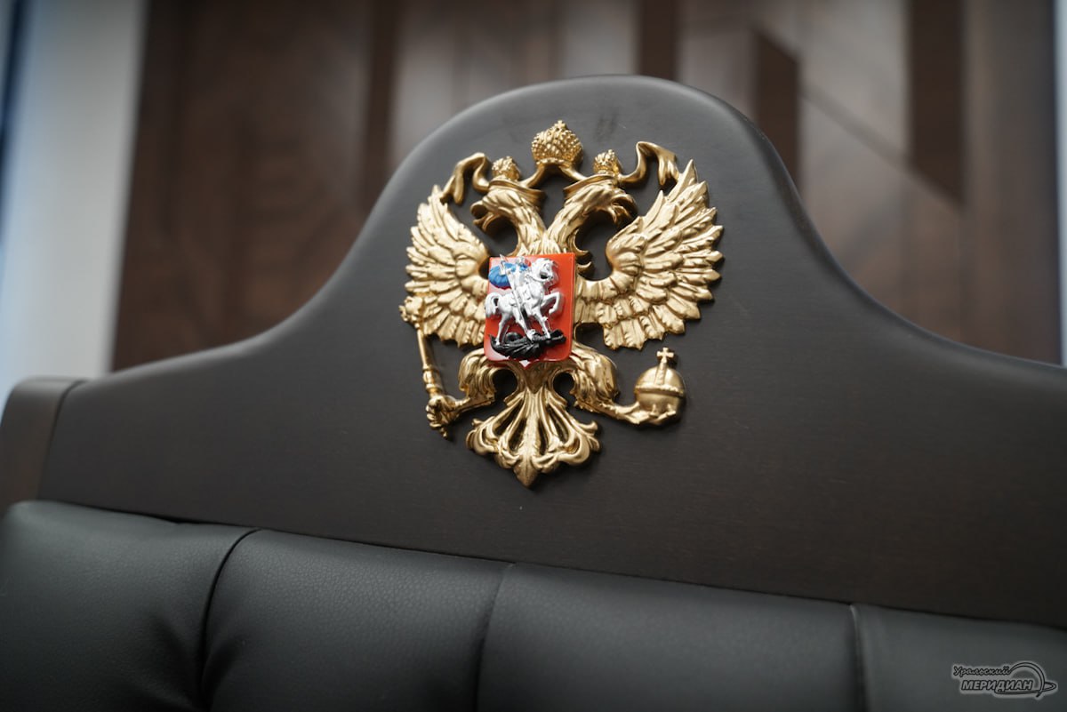 Суд отправил в СИЗО консультантов рехаба из посёлка Исеть В Екатеринбурге арестовали троих сотрудников реабилитационного центра в посёлке Исеть по делу о незаконном лишении свободы подростков Консультанты Алексей Пестерев Елена Давыдова и Кирилл Чеботарев обвиняются в преступлениях совершённых группой лиц по предварительному сговору Суд избрал обвиняемым меру пресечения в виде содержания под стражей по 26 января 2026 года включительно Подписаться на Уральский меридиан