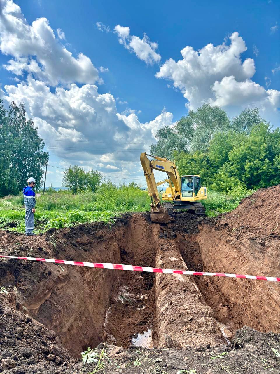 В ШАРАНСКОМ ЛПУМГ ЗАВЕРШЕН КОМПЛЕКС РЕМОНТНЫХ РАБОТ   В Шаранском филиале завершены огневые работы по выводу в капитальный ремонт перехода через автомобильную дорогу Туймазы – Нижнезаитово на 547,7 км магистрального газопровода Челябинск – Петровск. С учетом срока эксплуатации трубопровода и наличия дефектов принято решение о замене участка на трубы в заводской изоляции.   В работах приняли участие более 60 человек, задействована 21 единица специальной техники. Комплекс ремонтных работ включал в себя наращивание защитного футляра до нормативных значений, монтаж, испытание и подключение нового участка.