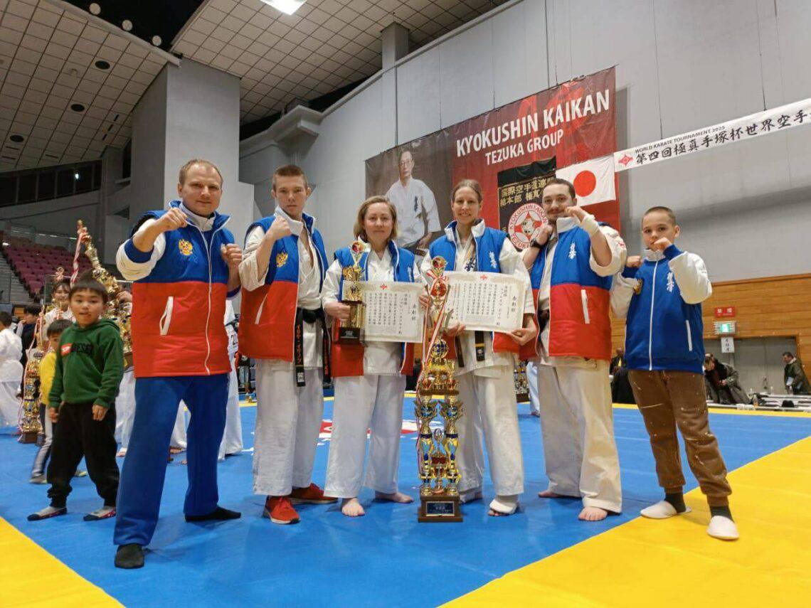 Воспитанники татарстанской школы по каратэ завоевали призовые места на чемпионате мира в Японии  #Татарстаналга   На чемпионате мира по Кекусинкай каратэ  ИКО Тезука , который прошел в Фукуоке, воспитанники татарстанской школы показали отличные результаты. Полина Ефремова завоевала серебряную медаль в разделе кумите, а Оксана Косарева заняла второе место в разделе ката, передает «Татар-информ».  «Нет слов, чтобы передать Вам все слова эмоций и радости от данного триумфа! Работы еще очень много, но осознание того что мы одни из сильнейших в мире очень хороша мотивация для дальнейшего движения», — отметил представитель команды РТ Виталий Царев.  Подписаться   Сообщить новости