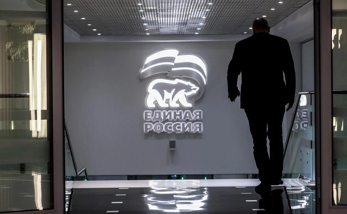 В Единой России призвали штрафовать россиян за курение на балконе Штраф в размере от 500 до 1 5 тыс рублей может быть назначен за курение на общем подъездном балконе предназначенном для эвакуации Об этом ТАСС сообщил зампред комитета Госдумы по строительству и ЖКХ Сергей Колунов Единая Россия   telegra ph V Edinoj Rossii prizvali shtrafovat rossiyan za kurenie na balkone 04 11