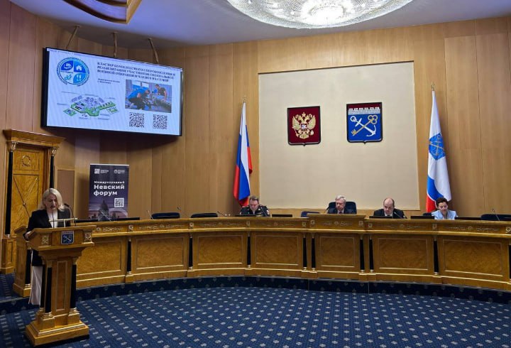 На базе Кластера комплексной реабилитации участников СВО в Ленобласти будут обучать специалистов в сфере протезирования  В здании правительства Ленобласти прошел тематический круглый стол в рамках IX Международного Невского форума. Так, председатель комитета по соцзащите населения Анастасия Толмачева рассказала о том, что на базе Кластера комплексной реабилитации участников СВО можно будет обучаться на специалиста в сфере протезирования. Обучение будет длиться пять с половиной месяцев, для участников будет предусмотрено проживание на территории кластера и практику на современном оборудовании.  «Кластер может стать мощной образовательной площадкой для подготовки протезистов. Нам важно выстроить эффективную систему, которая будет соответствовать самым современным требованиям и обеспечит высокое качество реабилитационной помощи. Сегодня директор Мультицентра социальной и трудовой интеграции Ирина Дрозденко подписывает знаковое соглашение с Северо-Западным институтом управления РАНХиГС — это серьёзный шаг в развитии протезно-ортопедической отрасли региона», — подчеркнула председатель комитета по соцзащите населения Анастасия Толмачева.    Online47 — Всё о Ленобласти и не только