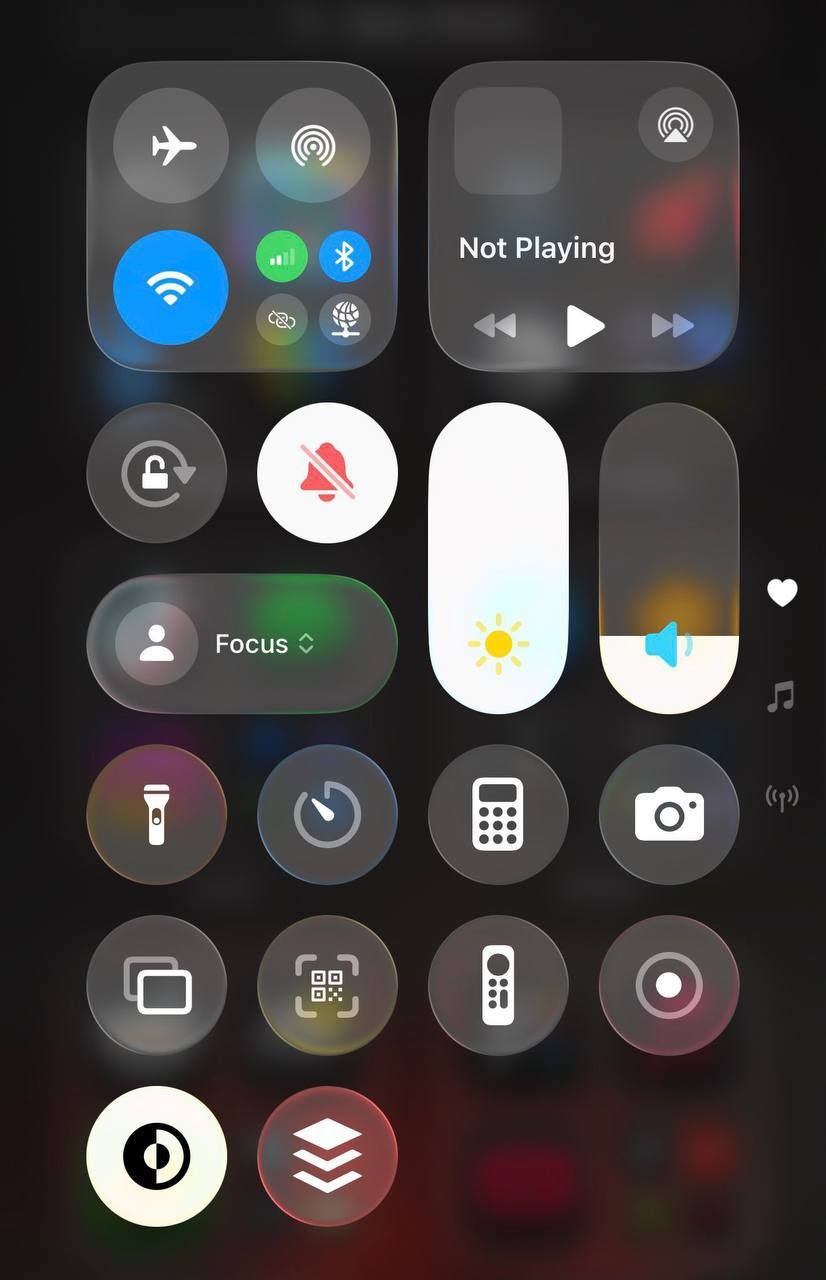 Жидкое стекло на iOS УБРАЛИ — в третьей бете iOS 26 больше нет полностью прозрачных иконок. Тысячи жалоб юзеров вынудили Apple не править баги, а просто отказаться от Liquid Glass. Хейтеры в твиттере празднуют. Техно