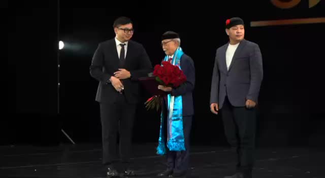 Два лауреата из Калмыкии получили премию 'Гордость нации' за вклад в этнокультуру