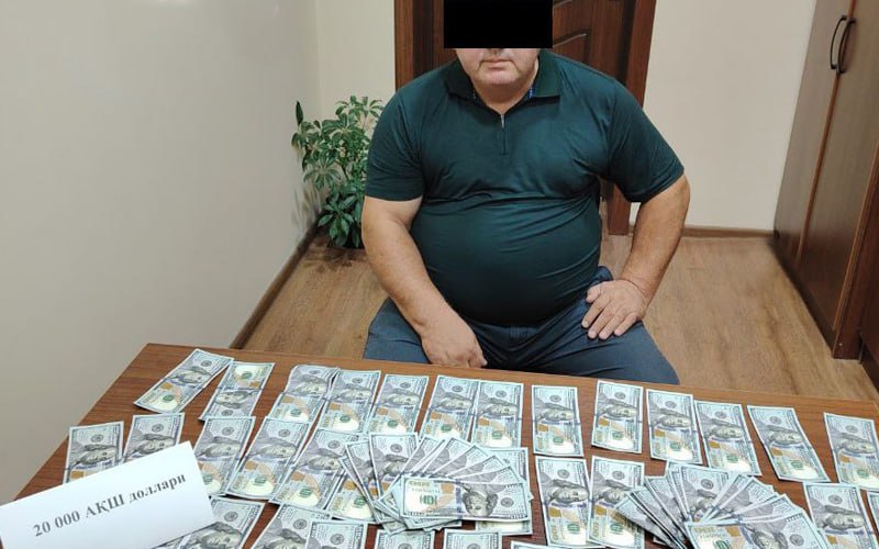 В Джизакской области задержали замхокима по подозрению в получении взятки  Служба государственной безопасности сообщила о задержании заместителя хокима Форишского района Джизакской области по подозрению в получении крупной взятки.       Официальные страницы Kun.uz  Telegram   Facebook   Instagram   Youtube