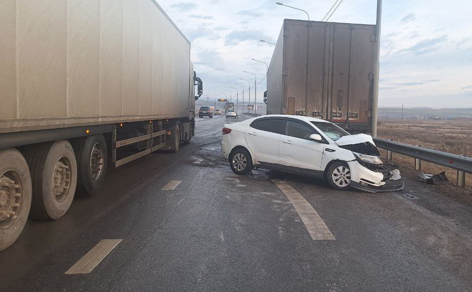 За это утро на трассах Красноярского края уже произошло более 15 автоаварий, сообщает пресс-служба краевой Госавтоинспекции.   На автодорогах наблюдается осложнение дорожных условий в Емельяновском, Березовском, Казачинском районах.