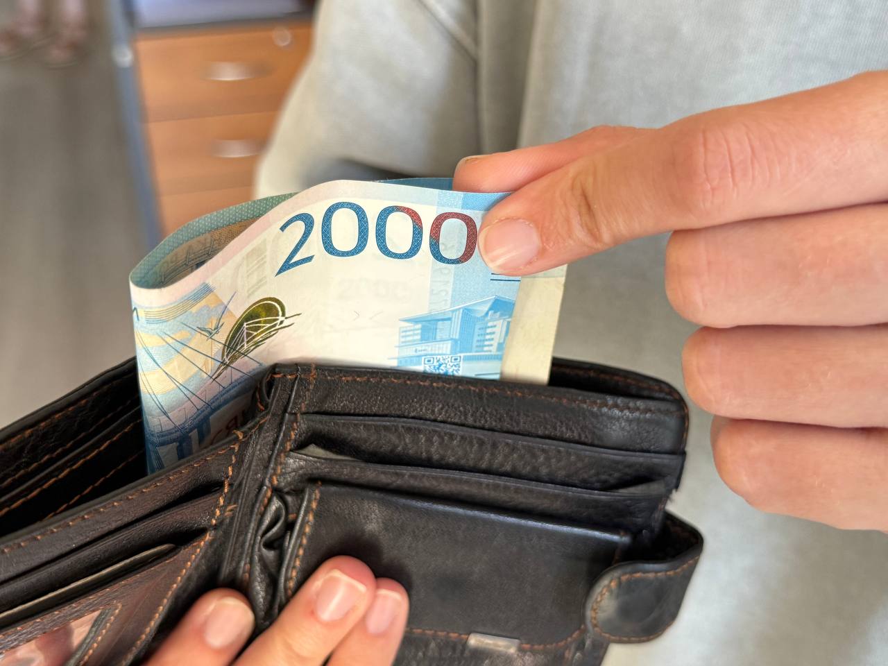 В ДФО зарплаты быстрее всего растут на Чукотке и в Забайкалье Предлагаемые зарплаты на Дальнем Востоке с начала 2025 года выросли в среднем на 12 до 89 8 тыс руб Лидером по динамике роста стал Забайкальский край 19 за год или плюс 15 4 тыс руб На Чукотке зарплаты выросли на 17 сразу на 21 тыс руб В Приморье медианная предлагаемая зарплата увеличилась на 9 и достигла 87 4 тыс руб В абсолютных цифрах самые высокие медианные зарплаты в ДФО зафиксирована на Чукотке 148 4 тыс руб в Магаданской области 119 3 тыс руб и Якутии 103 6 тыс руб РБК Восток в Telegram и MAX