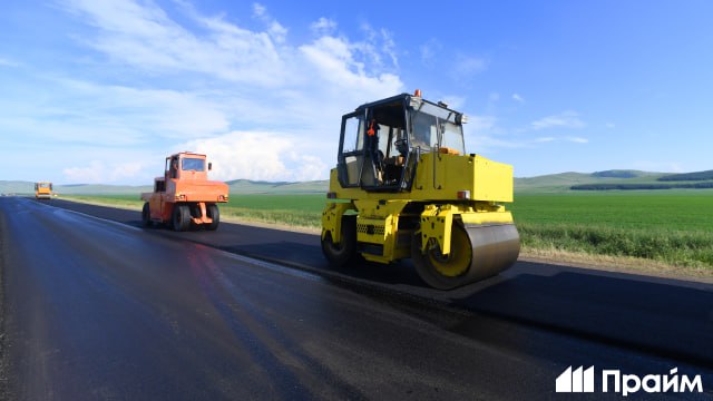 Правительство расширило механизм авансирования закупок промышленной продукции   В программу  будут включены заказы дорожно-строительной техники. В 2024-026 годах поставки гусеничных тракторов, дорожных катков, экскаваторов и автокранов по госконтрактам будут предоплачиваться в объеме 80%. Всего в обновленном списке 35 видов техники.