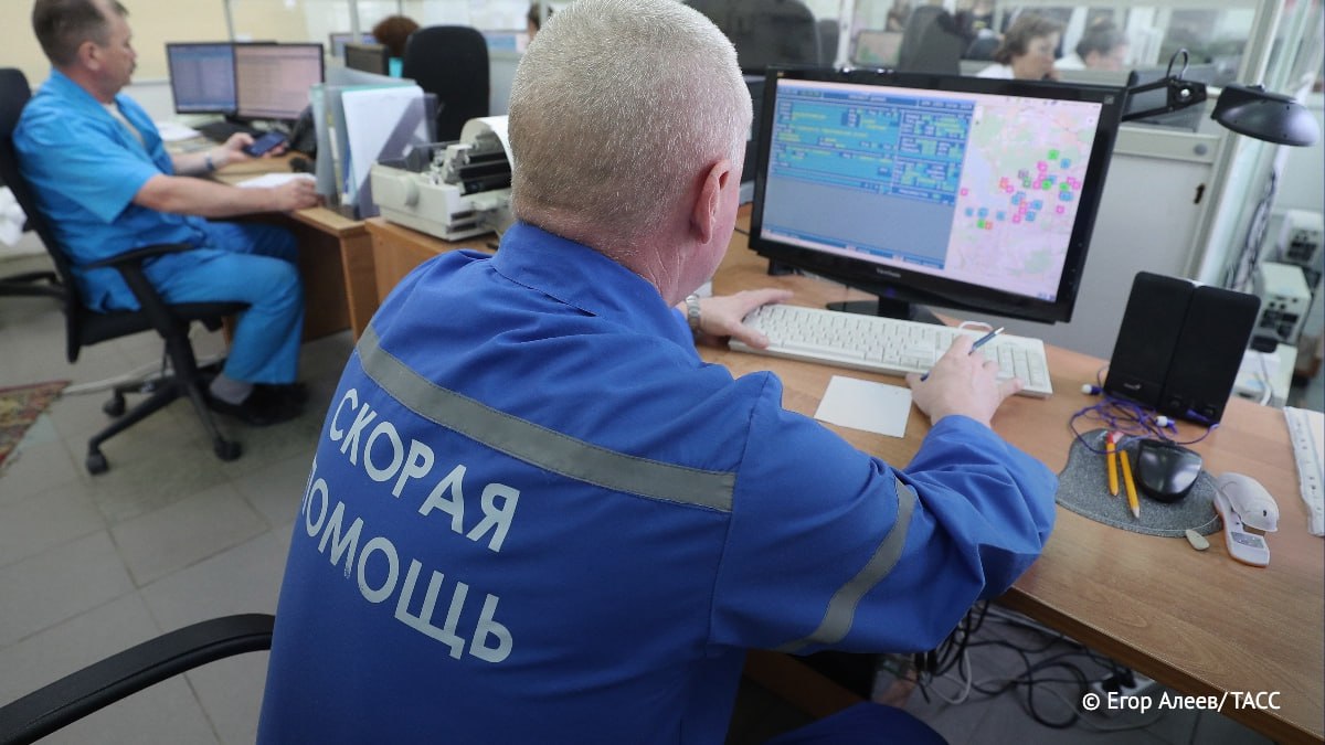 Разработан ИИ помощник для врачей сообщили в пресс службе НГУ Цифровой ассистент Доктор Пирогов комбинирует нейронные и семантические сети и может проверить диагноз по 250 заболеваниям Во время приема пациента он также изучает его медицинские документы и результаты анализов Подпишись на ТАСС Наука
