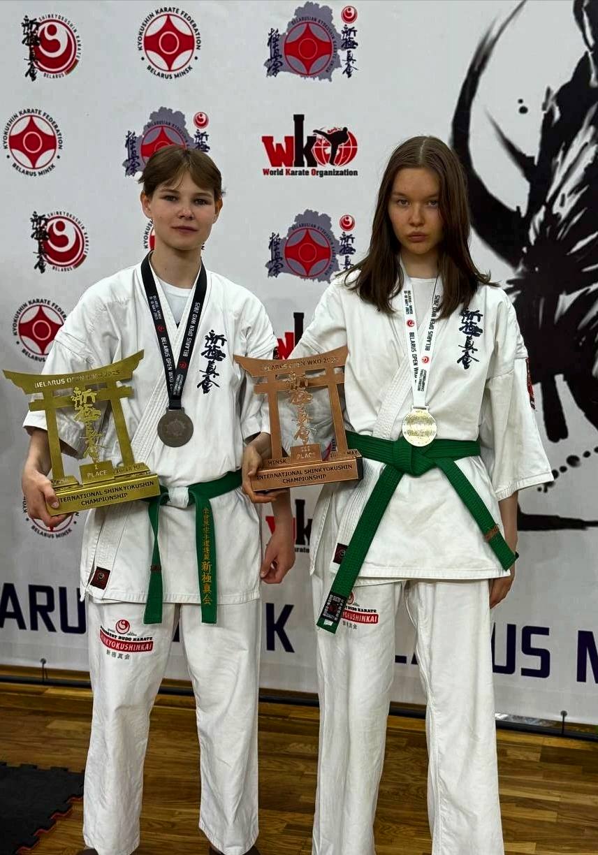 17 мая 2025 года в Минске прошли международные соревнования по киокусинкай Belarus Open WKO 2025, в которых участвовали более 700 сильнейших спортсменов из 14 стран мира. В составе команды России выступали воспитанники спортивной школы номер три: Адамец Ярослав, Полоненко Екатерина, Аксёнова Дарья, Макаров Максим, Макаров Дмитрий. Все ребята выступили очень достойно. Аксёнова Дарья стала бронзовым призером соревнований. – Наивысший результат показала Полоненко Екатерина, став Победителем соревнований и выполнив норматив Мастера спорта России, – отметили в спортивной школе. Поздравляем спортсменов Краснокаменска и их тренеров: Былкова В.И., Кошелева В.Г., Аксёнова В.В. Гордимся вами и желаем дальнейших спортивных успехов!