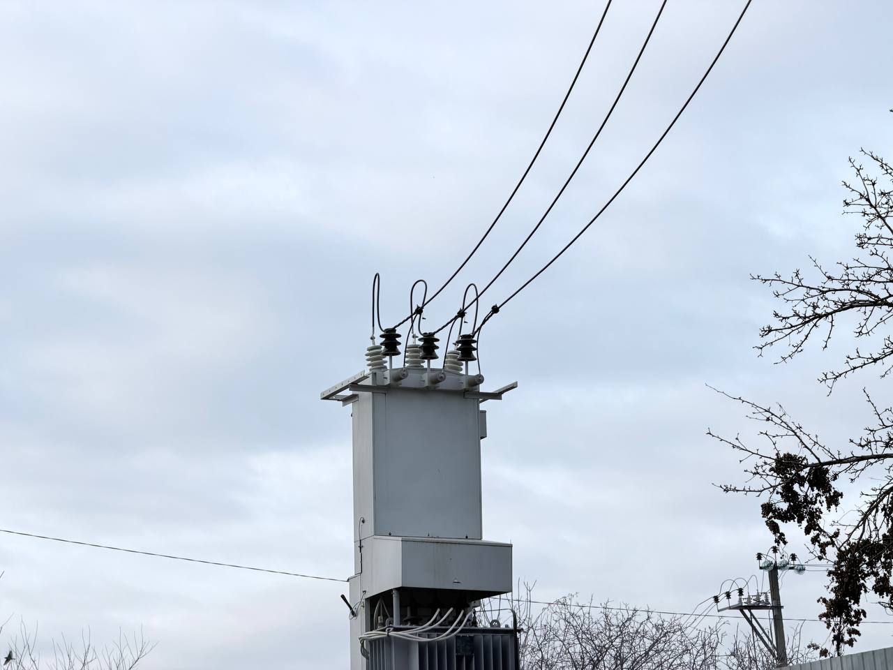 В жилом районе Капельница Железноводска сегодня 15 января не будет электричества Отключение планируется 9 00 до 17 00 Ограничение подачи электроэнергии в жилом районе Капельница будет по улицам Южная Молодёжная Активная Глава города уточнил что отключение связано с капитальным ремонтом объекта Провал ГТРК Ставрополье Читайте нас в MAX