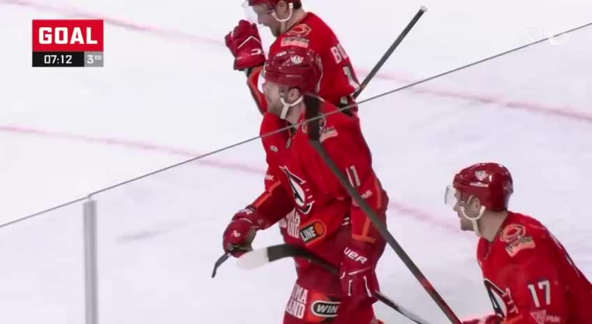 Даниэль Спронг забивает первый гол за Автомобилист в матче против Салавата Юлаева