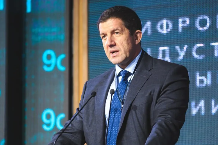 Ростелеком вложит 100 миллиардов в новый ЦОД Компания Ростелеком планирует вложить 100 млрд руб в строительство ЦОДа мощностью 100 МВт об этом на конференции Data Fusion рассказал президент компании Михаил Осеевский 100 МВт серьезная мощность Для сравнения крупнейшие дата центры планеты обладают мощностью в пределах 130 150 МВт На текущий момент проект пока находится на этапе проработки Не выбрана даже площадка для его размещения Так что всё еще может 100 раз переиграться СофтТех в Telegram в MAX
