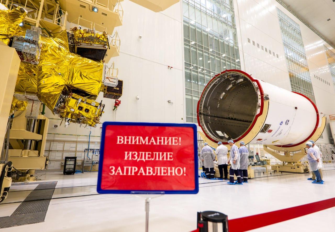 На Восточном собрана космическая головная часть для запуска спутников «Ионосфера-М»  В ближайшее время конструкцию транспортируют для стыковки с третьей ступенью ракеты «Союз».   Запуск аппаратов «Ионосфера-М» №3 и №4 — в конце июля.  Фото: КЦ «Восточный»